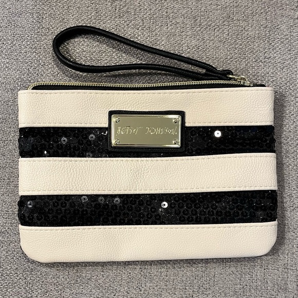 Betsy Johnson Fun Clutch - Picture 1 of 6